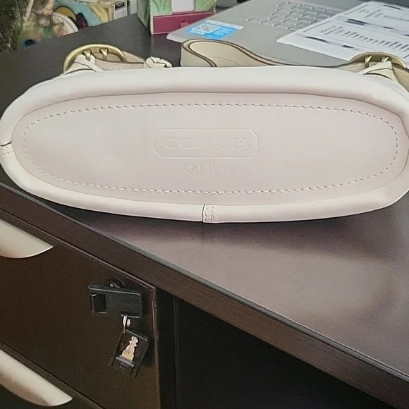 SOLD Coach 2008 Winter White Shoulder Bag - Picture 11 of 16